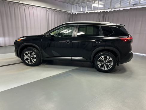 Used 2022 Nissan Rogue SV w/ SV Premium Package image 4