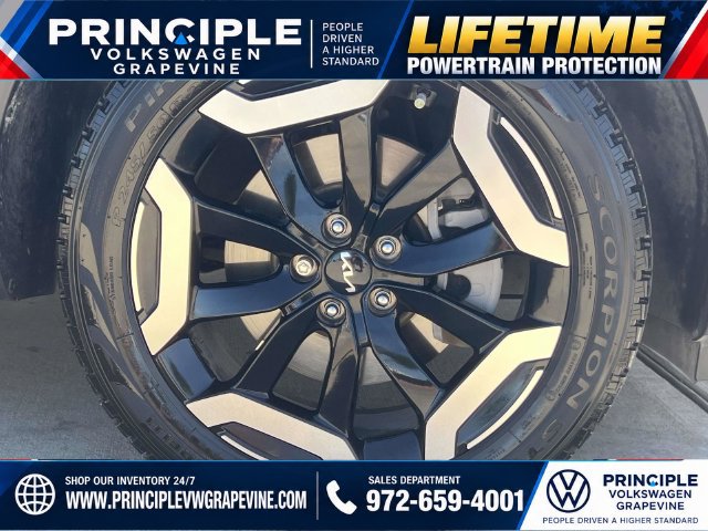 Used 2024 Kia Telluride EX w/ EX Captain's Chair Package FWD image 3