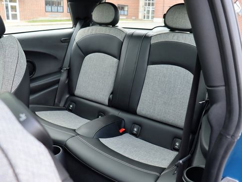 Used 2022 MINI Cooper SE w/ Driver Assistance Package image 13