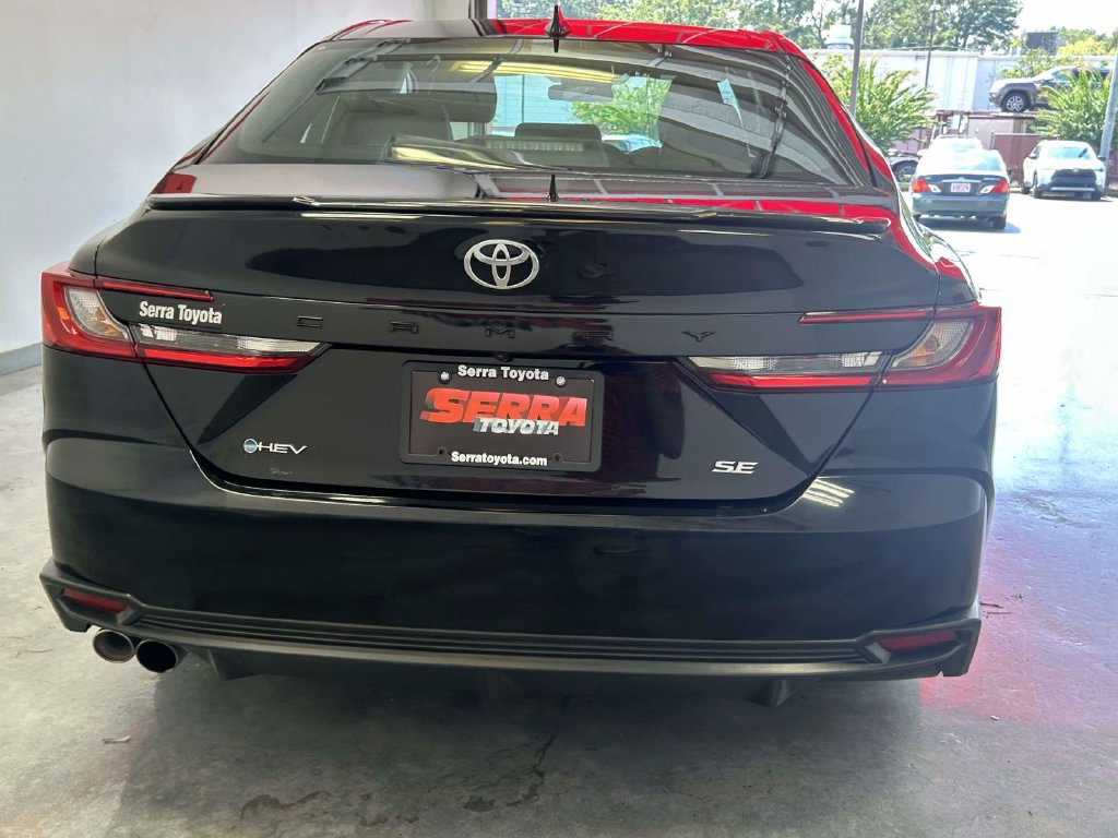 Used 2025 Toyota Camry SE FWD image 4