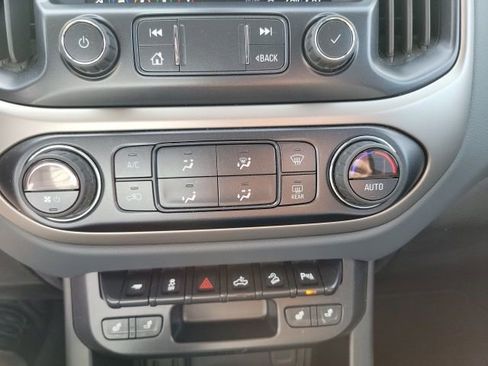 Used 2020 Chevrolet Colorado Z71 image 16