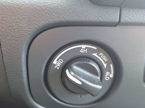 Used 2026 Nissan Frontier PRO-4X AWD/4WD image 32