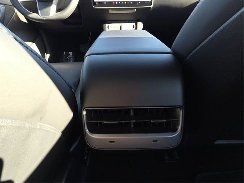 Used 2023 Tesla Model 3 Standard Range image 28