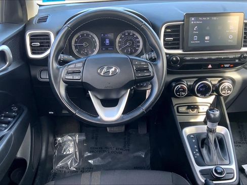 Used 2022 Hyundai Venue SEL image 5