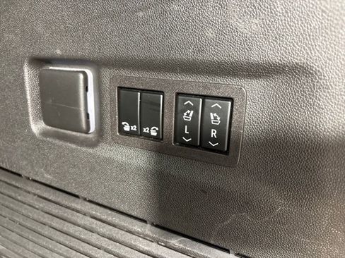 Used 2023 Chevrolet Suburban Premier RWD image 61