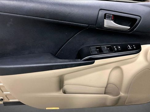 Used 2012 Toyota Camry LE image 19