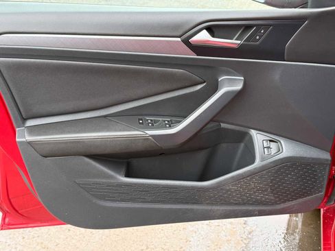 Certified 2023 Volkswagen Jetta SE FWD image 11