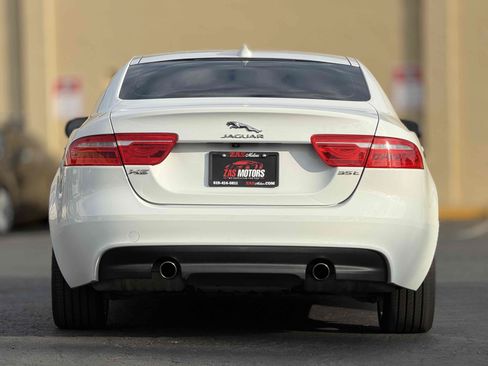 Used 2017 Jaguar XE Prestige RWD image 8