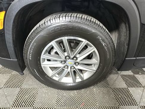 Used 2023 Chevrolet Traverse LT AWD/4WD image 9