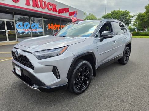 Used 2023 Toyota RAV4 XSE AWD/4WD image 3