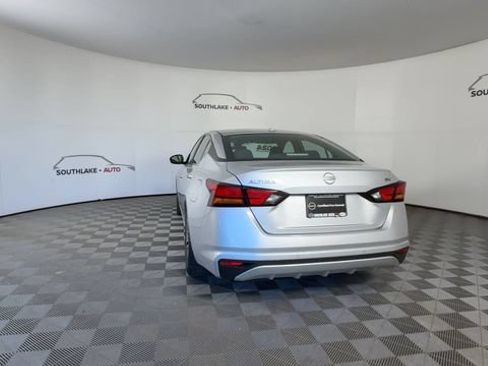 Used 2024 Nissan Altima 2.5 SV FWD image 8