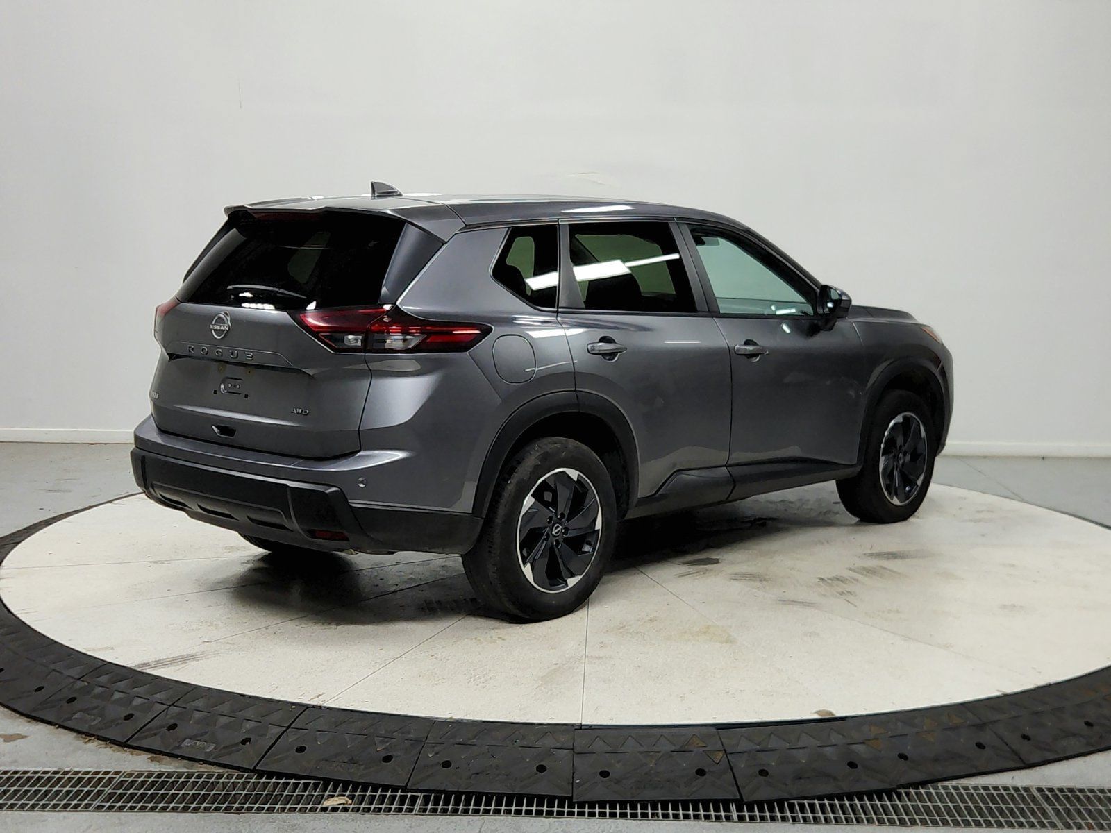 Used 2025 Nissan Rogue SV AWD/4WD image 8