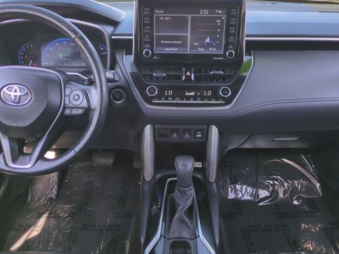 Used 2022 Toyota Corolla Cross XLE image 11
