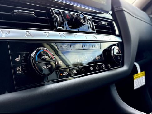 New 2026 Nissan Pathfinder Platinum w/ Accent Package FWD image 6