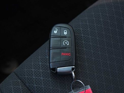 Used 2018 Jeep Grand Cherokee Laredo RWD image 28