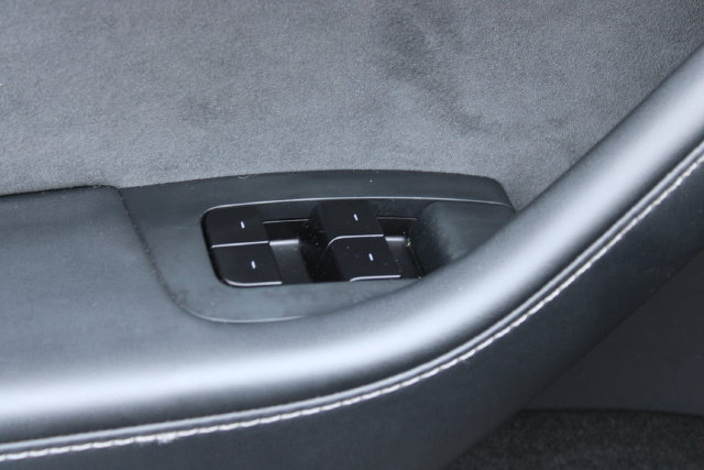 Used 2025 Tesla Model Y Long Range RWD image 9
