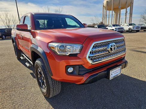 Used 2016 Toyota Tacoma TRD Off-Road w/ Towing Package image 11