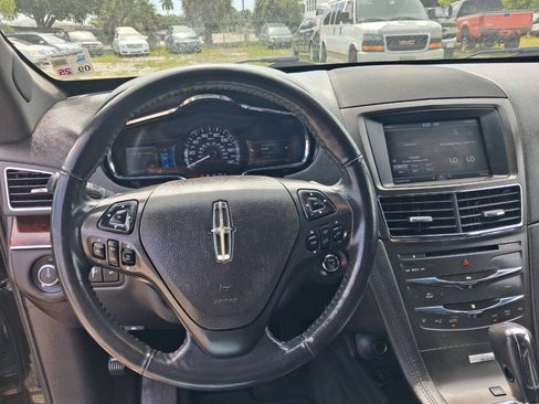 Used 2013 Lincoln MKT AWD image 12