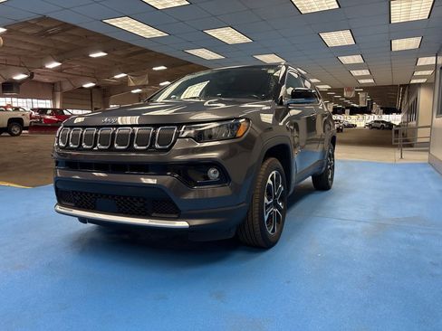 Used 2022 Jeep Compass Limited image 11