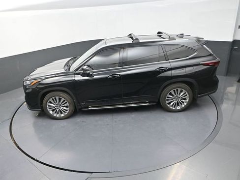 Used 2026 Toyota Highlander Platinum image 33