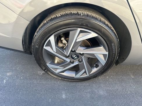 Used 2025 Hyundai Elantra SEL FWD image 6