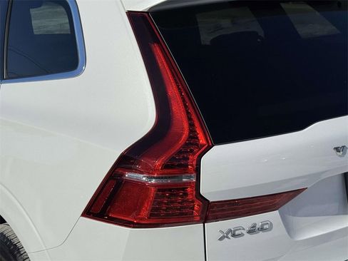 Used 2023 Volvo XC60 B5 Plus w/ Climate Package image 8