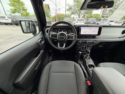 Certified 2025 Jeep Wrangler Unlimited Sahara AWD/4WD image 19