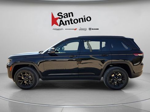 New 2025 Jeep Grand Cherokee Altitude RWD image 5