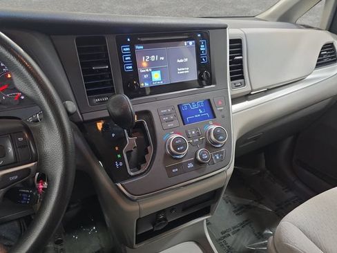 Used 2016 Toyota Sienna LE w/ Protection Package FWD image 20