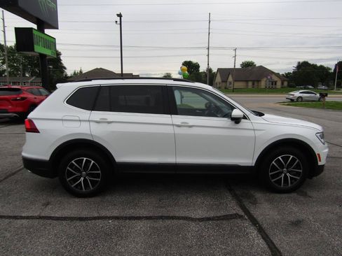 Used 2021 Volkswagen Tiguan SE w/ Panoramic Sunroof Package AWD/4WD image 9