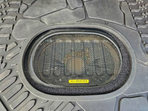 Used 2018 Jeep Wrangler Unlimited Rubicon AWD/4WD image 31