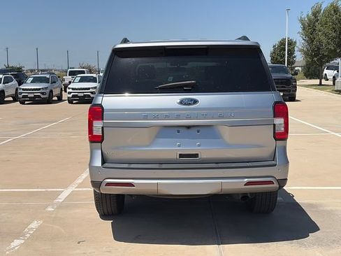 Used 2023 Ford Expedition XLT AWD/4WD image 7