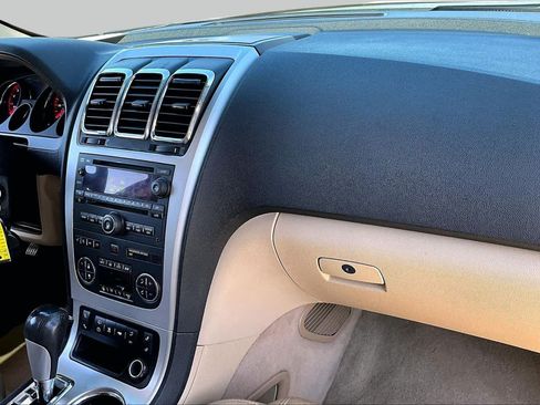 Used 2011 GMC Acadia SLT FWD image 17