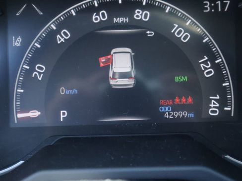 Used 2024 Toyota RAV4 XLE FWD image 32