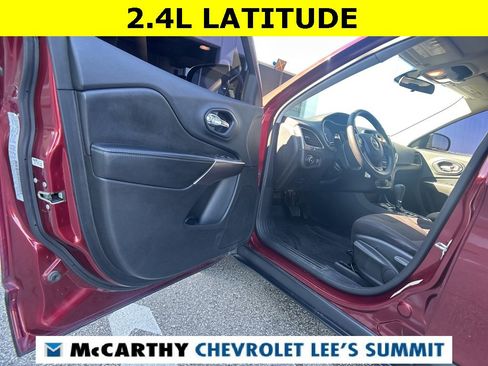 Used 2019 Jeep Cherokee Latitude w/ Popular Appearance Group image 19