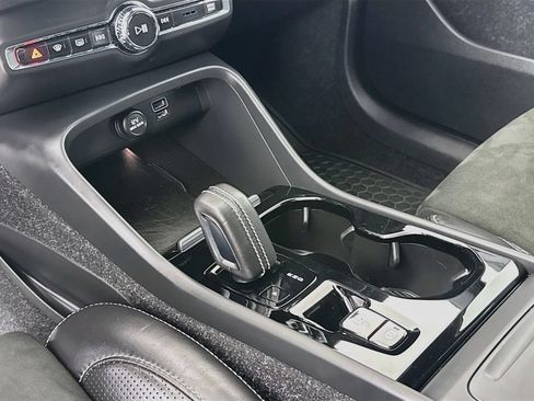 Used 2020 Volvo XC40 T5 R-Design AWD/4WD image 18