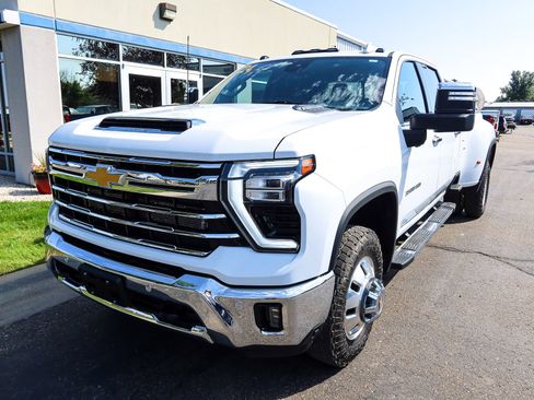 Used 2024 Chevrolet Silverado 3500 LTZ w/ LTZ Convenience Package AWD/4WD image 3