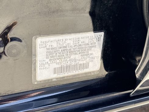 Used 2013 Nissan Versa SV image 38