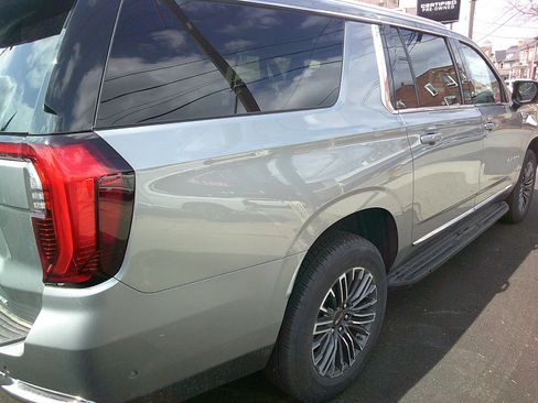 New 2026 GMC Yukon XL Elevation AWD/4WD image 6
