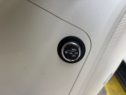 Used 2021 GMC Acadia Denali w/ Denali Technology Package image 25