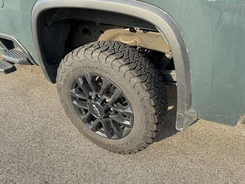 Used 2025 Chevrolet Silverado 2500 LT image 9