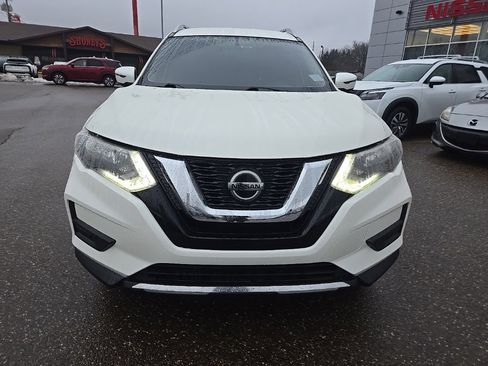 Used 2018 Nissan Rogue SV image 2