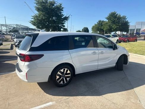 Used 2025 Honda Odyssey EX-L image 3