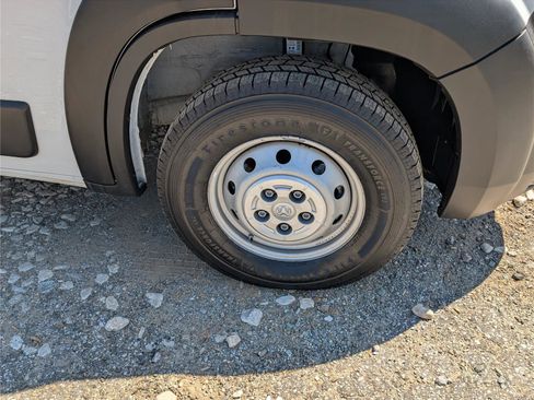 Used 2024 RAM ProMaster 2500 w/ Convenience Group image 9