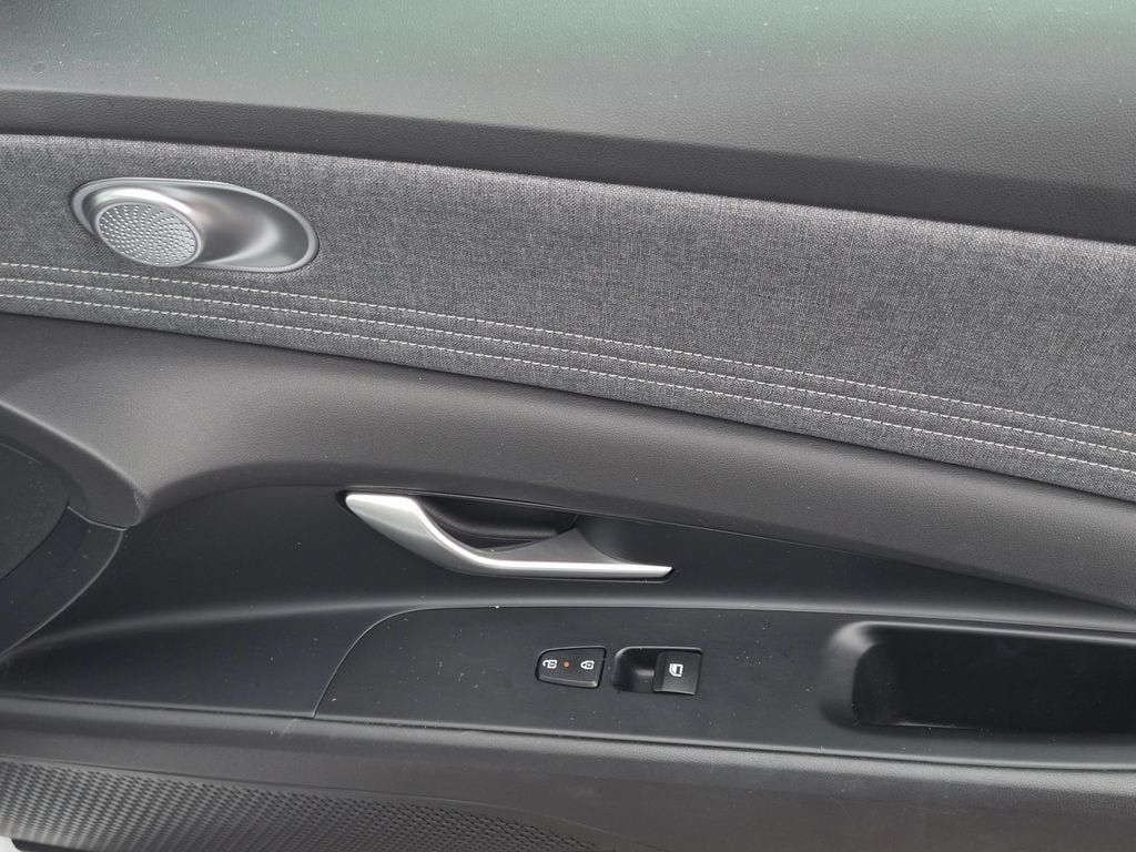 Used 2025 Hyundai Elantra Limited FWD image 34