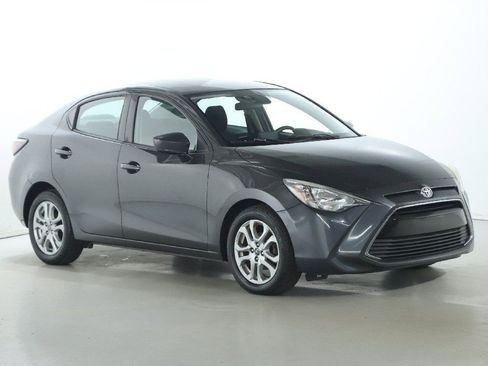 Used 2018 Toyota Yaris iA image 9