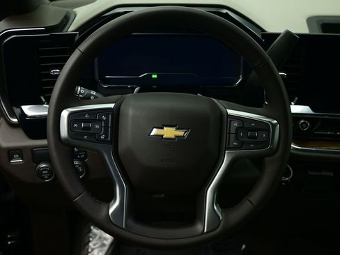 Used 2024 Chevrolet Silverado 1500 LT image 3