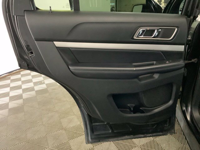 Used 2017 Ford Explorer XLT w/ Equipment Group 202A AWD/4WD image 35