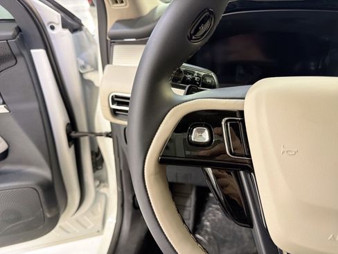 New 2026 Lincoln Corsair Premiere image 14