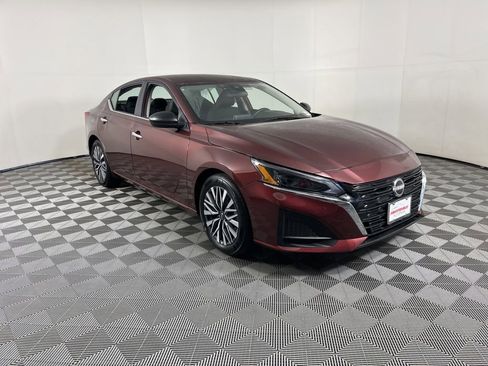 Used 2025 Nissan Altima 2.5 SV image 13